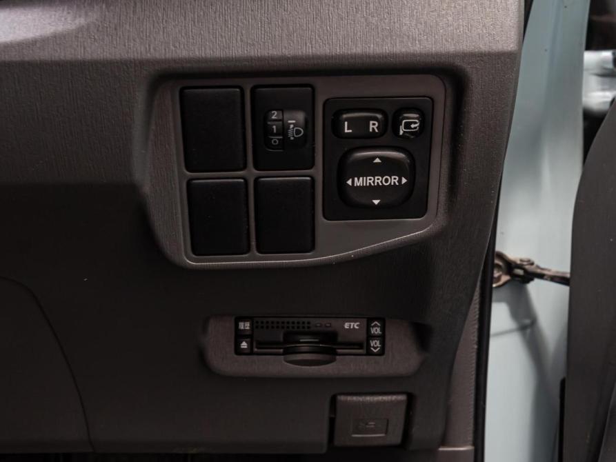 Toyota Prius III (XW30) Краснодар  - изображение 17