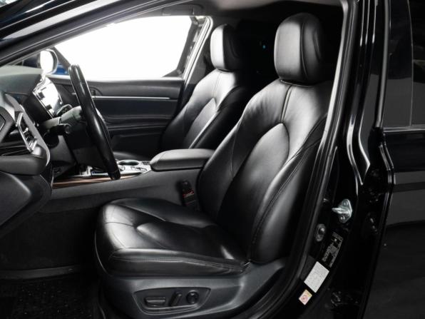 Toyota Camry VII (XV50) Рестайлинг 2 с пробегом 2018 года, цена 2 750 000 рублей, 93660 км, седан, Автокод Объявления
