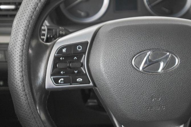 Hyundai Sonata VII (LF) Рестайлинг с пробегом 2018 года, цена 1 449 000 рублей, 175000 км, седан, Автокод Объявления