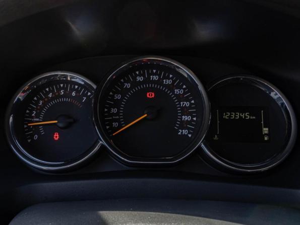 Renault Logan II Рестайлинг с пробегом 2020 года, цена 1 050 000 рублей, 123345 км, седан, Автокод Объявления