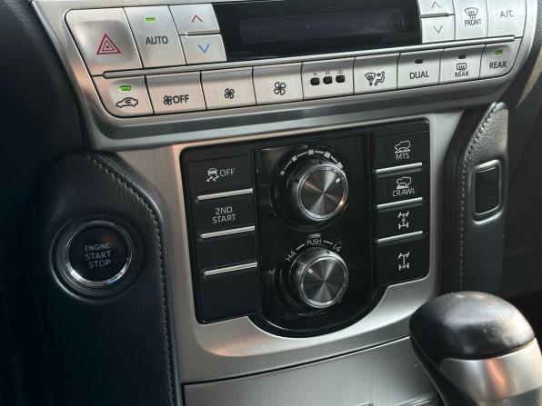 Toyota Land Cruiser Prado 150 Series Рестайлинг 2 с пробегом 2019 года, цена 5 850 000 рублей, 131301 км, внедорожник, Автокод Объявления