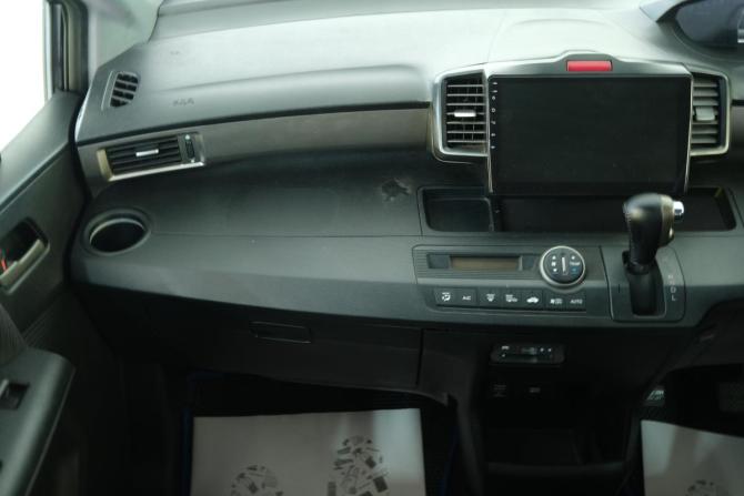 Honda Freed I Рестайлинг с пробегом 2012 года, цена 1 259 000 рублей, 189900 км, компактвэн, Автокод Объявления