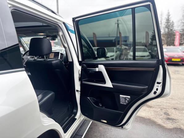 Toyota Land Cruiser 200 Series Рестайлинг 2 с пробегом 2016 года, цена 4 500 000 рублей, 357604 км, внедорожник, Автокод Объявления