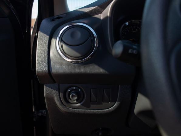 Renault Logan II с пробегом 2015 года, цена 870 000 рублей, 83711 км, седан, Автокод Объявления