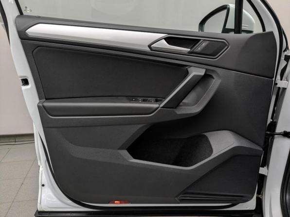 Volkswagen Tiguan II Рестайлинг с пробегом 2022 года, цена 3 155 000 рублей, 30461 км, внедорожник, Автокод Объявления