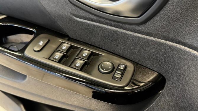 Renault Kaptur I Рестайлинг с пробегом 2021 года, цена 1 530 000 рублей, 80665 км, внедорожник, Автокод Объявления