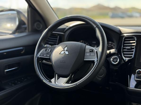 Mitsubishi Outlander III Рестайлинг 3 с пробегом 2021 года, цена 2 700 000 рублей, 23473 км, внедорожник, Автокод Объявления