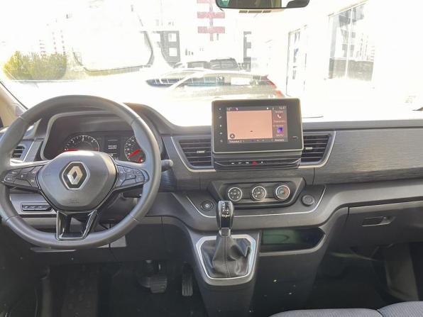 Renault Trafic III Рестайлинг с пробегом 2022 года, цена 3 640 000 рублей, 137565 км, минивэн, Автокод Объявления