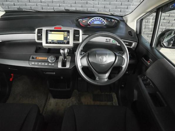 Honda Freed I Рестайлинг с пробегом 2012 года, цена 1 100 000 рублей, 153170 км, компактвэн, Автокод Объявления