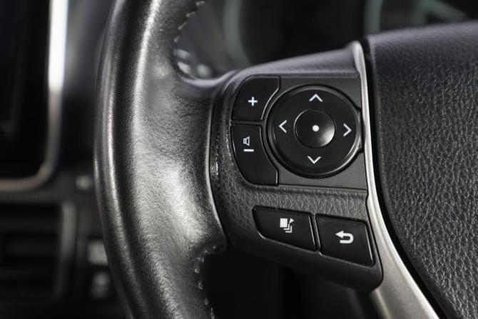 Toyota Noah III (R80) Рестайлинг с пробегом 2019 года, цена 2 799 000 рублей, 93000 км, минивэн, Автокод Объявления