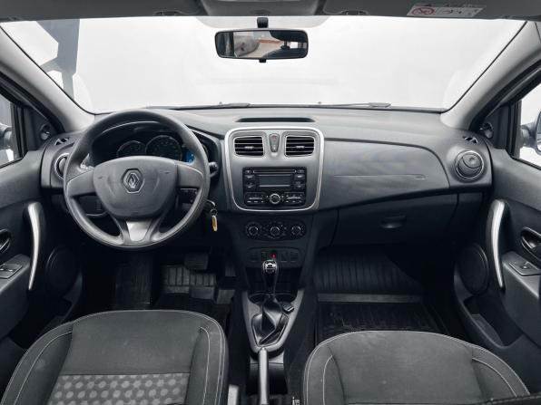 Renault Logan II с пробегом 2017 года, цена 999 000 рублей, 64038 км, седан, Автокод Объявления