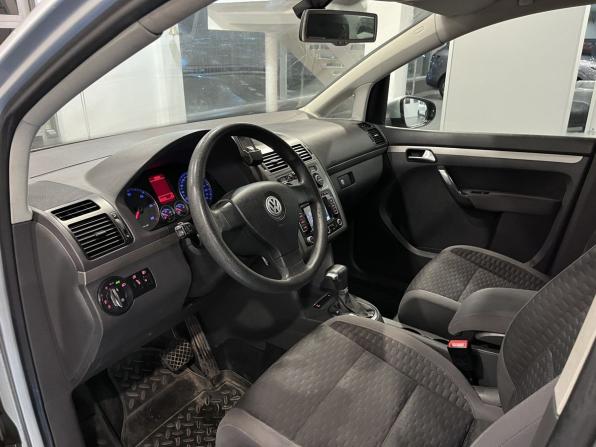 Volkswagen Touran I Рестайлинг с пробегом 2010 года, цена 584 000 рублей, 254263 км, компактвэн, Автокод Объявления