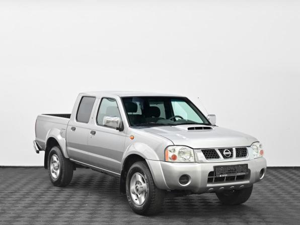 Nissan NP300 с пробегом 2012 года, цена 999 000 рублей, 374000 км, offers.body_type.unknown, Автокод Объявления