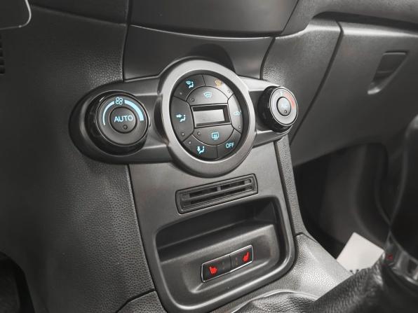 Ford Fiesta Mk6 Рестайлинг с пробегом 2015 года, цена 520 000 рублей, 198283 км, седан, Автокод Объявления