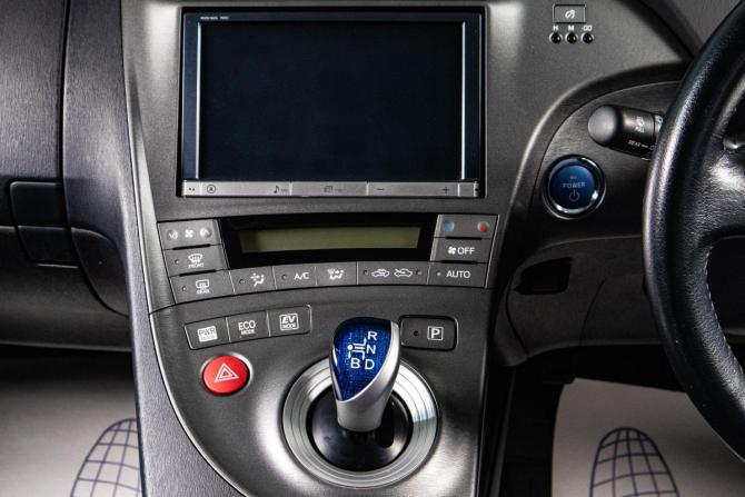 Toyota Prius III Рестайлинг (XW30) с пробегом 2015 года, цена 1 519 000 рублей, 150611 км, лифтбек, Автокод Объявления