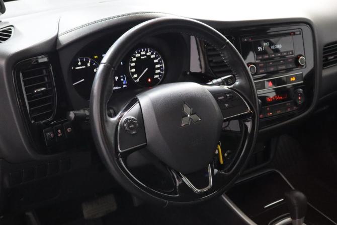 Mitsubishi Outlander III Рестайлинг 3 с пробегом 2020 года, цена 2 399 000 рублей, 70000 км, внедорожник, Автокод Объявления