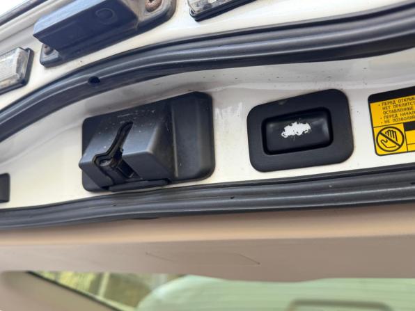 Toyota Land Cruiser 200 Series Рестайлинг 1 с пробегом 2014 года, цена 3 449 000 рублей, 285000 км, внедорожник, Автокод Объявления