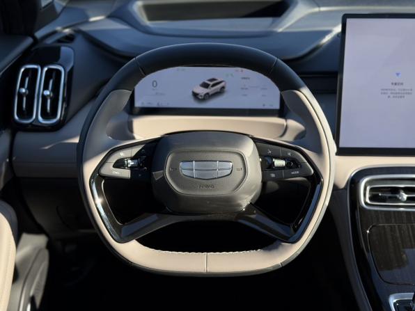 Geely Atlas II с пробегом 2026 года, цена 3 250 000 рублей, 25 км, внедорожник, Автокод Объявления