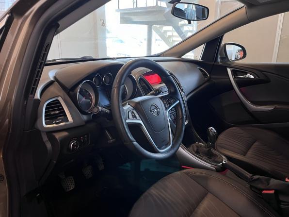 Opel Astra J Рестайлинг с пробегом 2013 года, цена 870 000 рублей, 98605 км, хэтчбек, Автокод Объявления