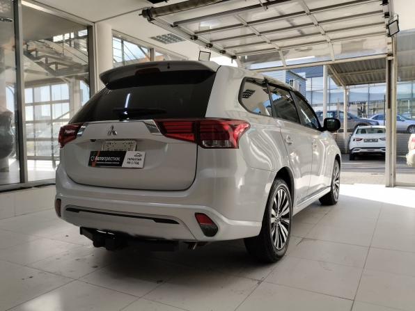 Mitsubishi Outlander III Рестайлинг 3 с пробегом 2022 года, цена 2 360 000 рублей, 60865 км, внедорожник, Автокод Объявления