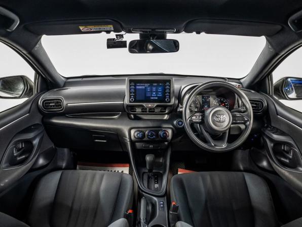 Toyota Yaris IV с пробегом 2021 года, цена 1 070 500 рублей, 100650 км, хэтчбек, Автокод Объявления