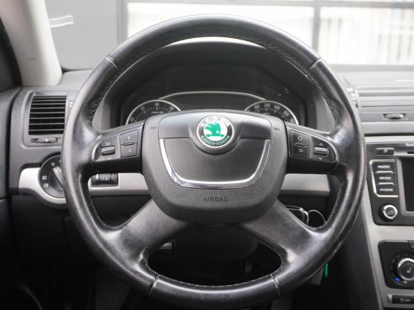 Skoda Octavia II (A5) Рестайлинг с пробегом 2012 года, цена 758 000 рублей, 317636 км, лифтбек, Автокод Объявления