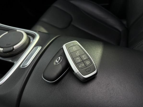 Hyundai Santa Fe IV Рестайлинг с пробегом 2021 года, цена 3 600 000 рублей, 142314 км, внедорожник, Автокод Объявления