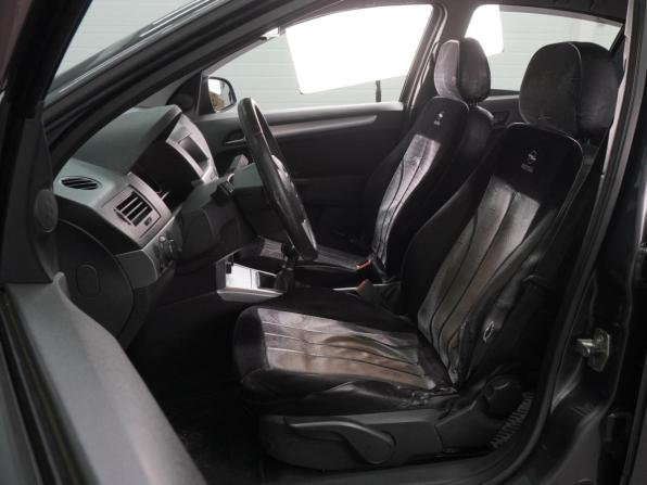 Opel Astra H Рестайлинг с пробегом 2011 года, цена 699 000 рублей, 165459 км, седан, Автокод Объявления