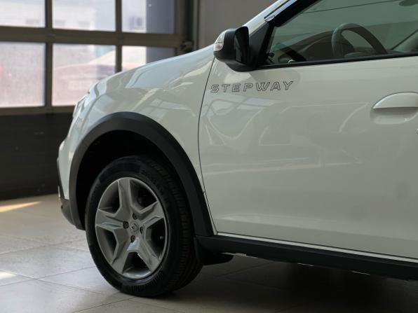 Renault Logan II Рестайлинг с пробегом 2020 года, цена 1 249 000 рублей, 63439 км, седан, Автокод Объявления