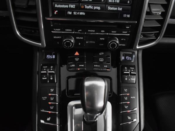 Porsche Cayenne II Рестайлинг (958) с пробегом 2015 года, цена 3 400 000 рублей, 211785 км, внедорожник, Автокод Объявления