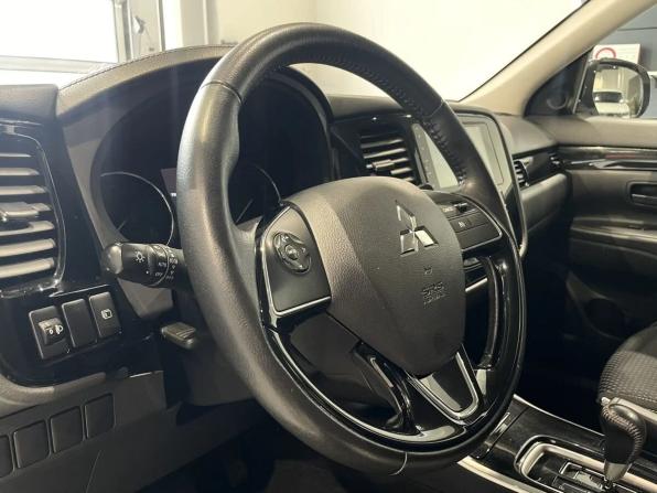 Mitsubishi Outlander III Рестайлинг 3 с пробегом 2019 года, цена 2 000 000 рублей, 107277 км, внедорожник, Автокод Объявления