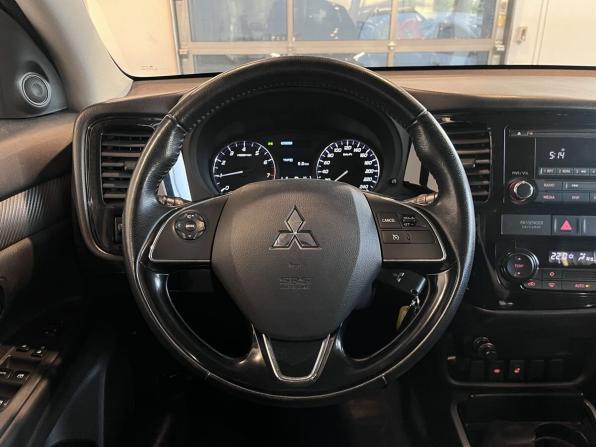 Mitsubishi Outlander III Рестайлинг 2 с пробегом 2017 года, цена 1 737 000 рублей, 129159 км, внедорожник, Автокод Объявления