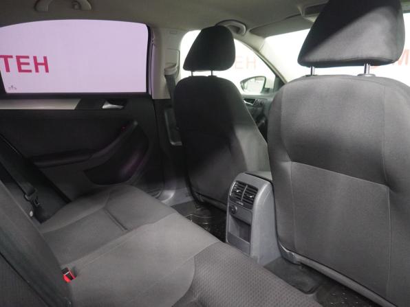 Volkswagen Jetta VI Рестайлинг с пробегом 2015 года, цена 999 000 рублей, 208984 км, седан, Автокод Объявления