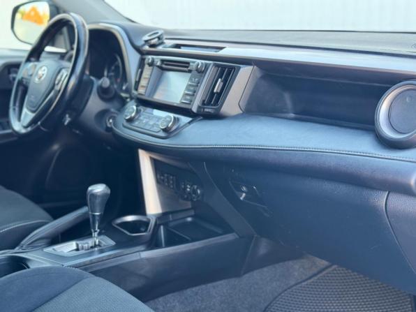 Toyota RAV4 IV (XA40) Рестайлинг с пробегом 2015 года, цена 2 250 000 рублей, 140000 км, внедорожник, Автокод Объявления