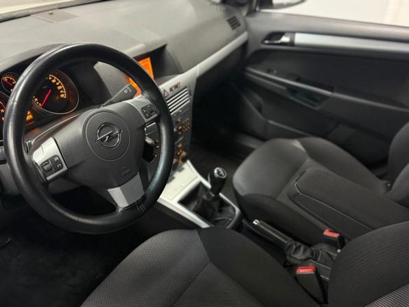 Opel Astra H Рестайлинг с пробегом 2011 года, цена 415 000 рублей, 245000 км, седан, Автокод Объявления
