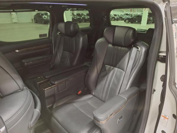 Toyota Alphard III Рестайлинг с пробегом 2019 года, цена 4 050 000 рублей, 176796 км, минивэн, Автокод Объявления