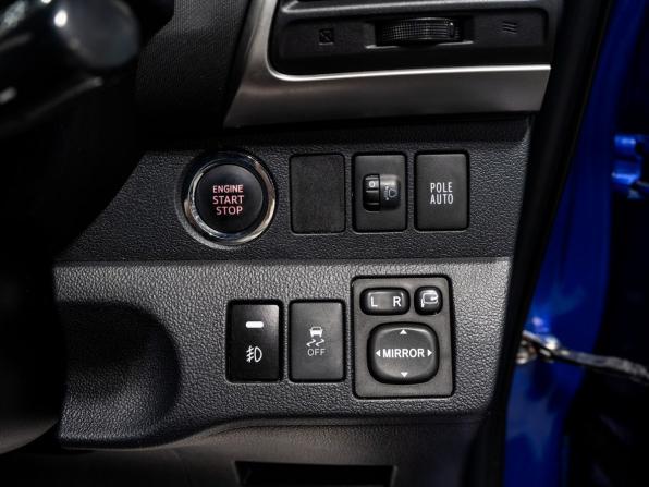Toyota Ractis II с пробегом 2015 года, цена 1 055 000 рублей, 60900 км, хэтчбек, Автокод Объявления
