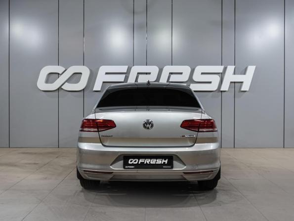 Volkswagen Passat B8 с пробегом 2017 года, цена 1 909 000 рублей, 171988 км, седан, Автокод Объявления
