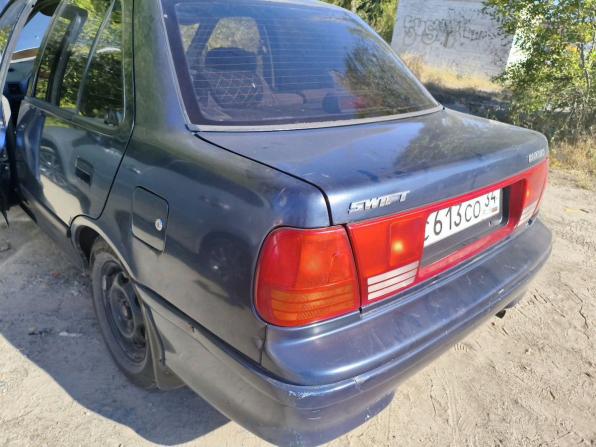 Suzuki Swift II Рестайлинг с пробегом 1999 года, цена 100 000 рублей, 120000 км, седан, Автокод Объявления