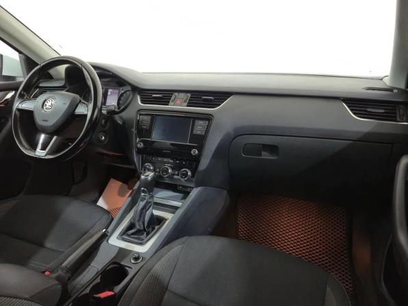 Skoda Octavia III (A7) Рестайлинг с пробегом 2017 года, цена 1 570 000 рублей, 71300 км, лифтбек, Автокод Объявления