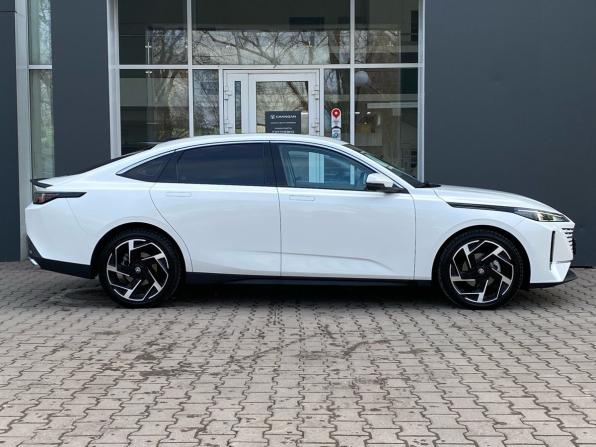 Changan Lamore с пробегом 2024 года, цена 1 899 000 рублей, 18500 км, седан, Автокод Объявления