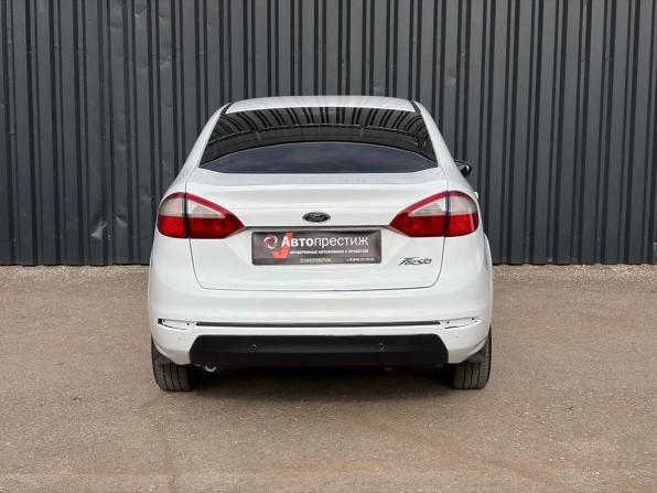 Ford Fiesta Mk6 Рестайлинг с пробегом 2015 года, цена 675 000 рублей, 135100 км, седан, Автокод Объявления
