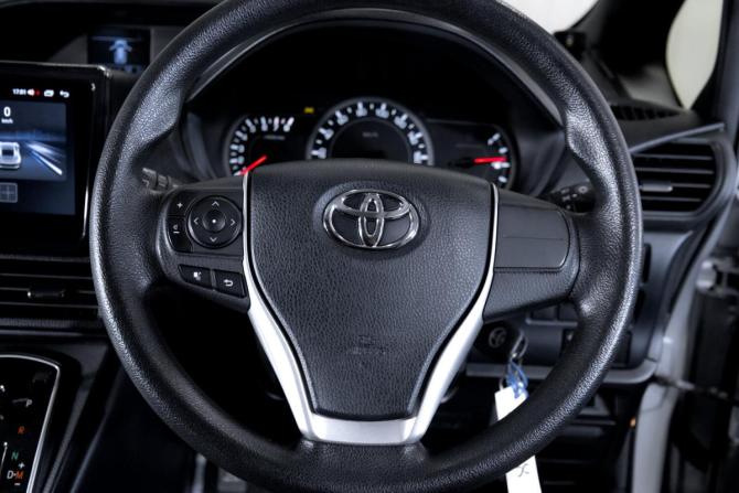 Toyota Noah III (R80) с пробегом 2017 года, цена 1 999 000 рублей, 121883 км, минивэн, Автокод Объявления