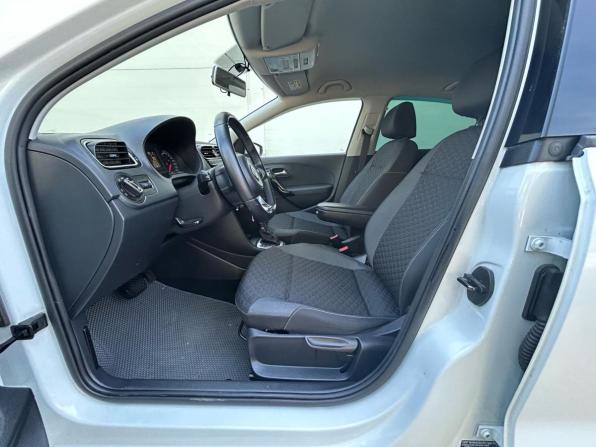 Volkswagen Polo V Рестайлинг с пробегом 2019 года, цена 1 280 000 рублей, 79136 км, седан, Автокод Объявления