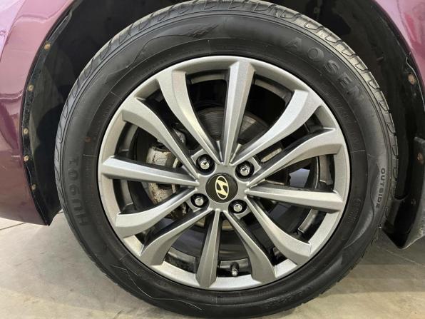 Hyundai Solaris I с пробегом 2013 года, цена 400 000 рублей, 177562 км, седан, Автокод Объявления