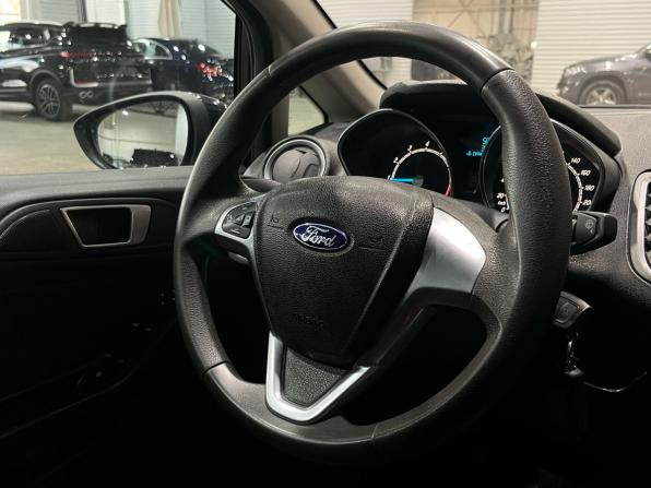 Ford Fiesta Mk6 Рестайлинг с пробегом 2015 года, цена 625 000 рублей, 120072 км, седан, Автокод Объявления
