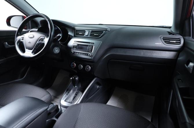 Kia Rio III Рестайлинг с пробегом 2017 года, цена 1 399 000 рублей, 57400 км, седан, Автокод Объявления