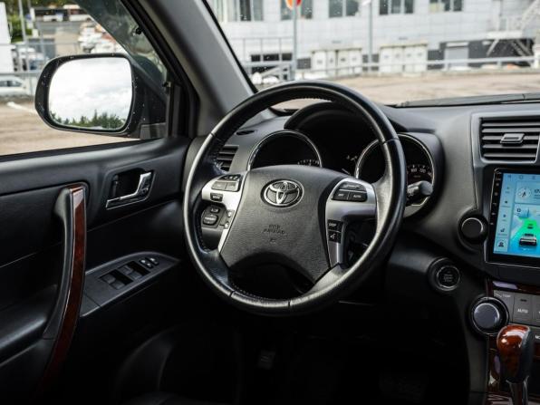 Toyota Highlander II (XU40) Рестайлинг с пробегом 2011 года, цена 1 999 000 рублей, 196079 км, внедорожник, Автокод Объявления