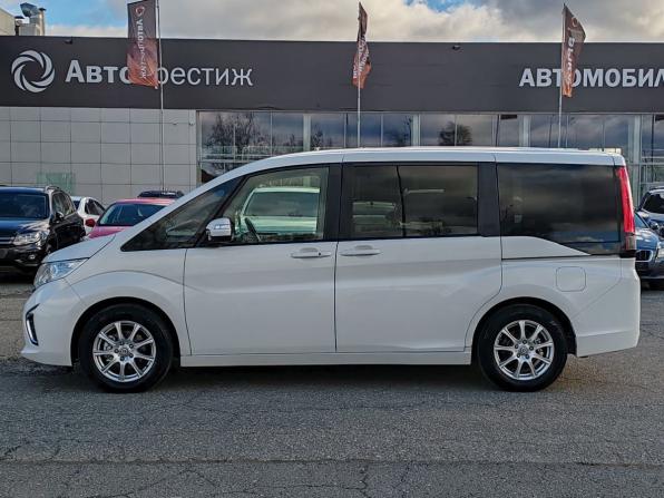Honda Stepwgn V с пробегом 2015 года, цена 1 659 000 рублей, 136010 км, минивэн, Автокод Объявления