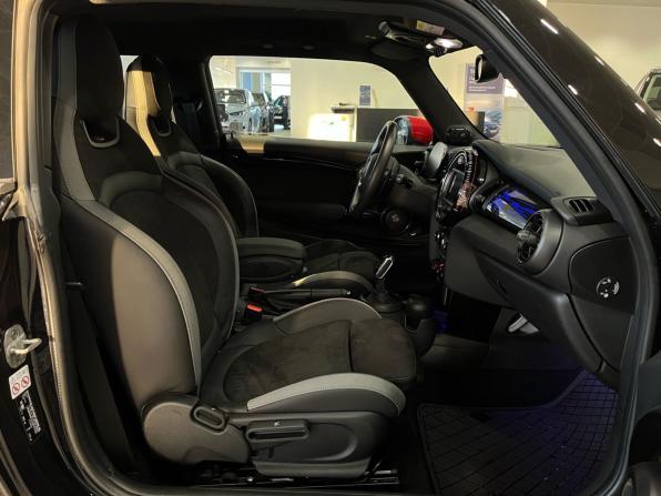 Mini Hatch III (F55/F56) Рестайлинг с пробегом 2021 года, цена 3 878 000 рублей, 23666 км, хэтчбек, Автокод Объявления